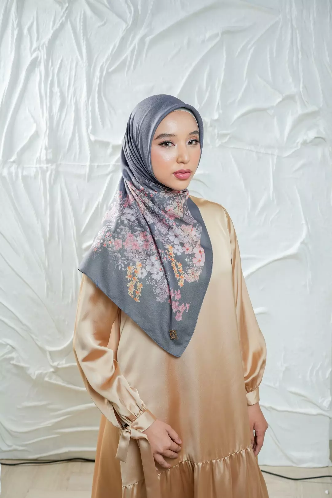 ALIZAH  Scarf Dark Grey - Kerudung Hijab Segiempat Motif With BOX - Bahan Nesla - Ukuran 115x115