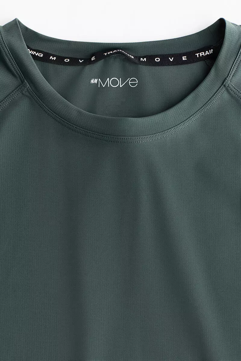 Muscle Fit Sports T-shirt with CoolMove™