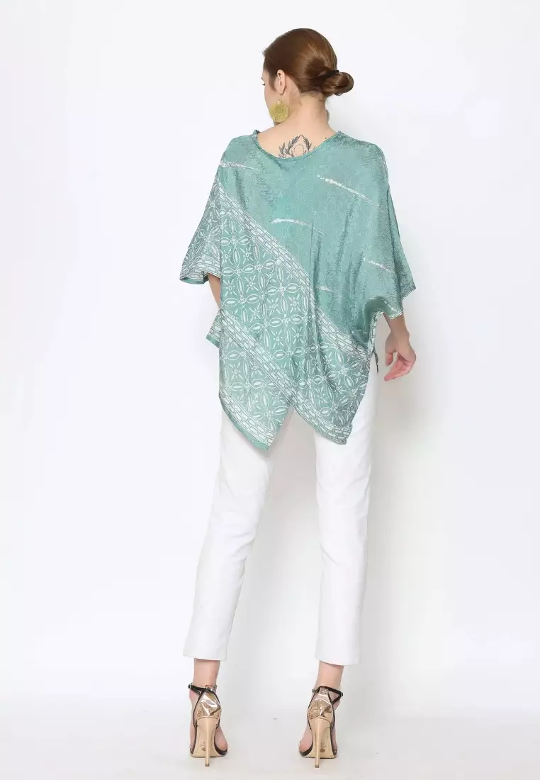 Rinjanie Batik - Motif Batik Kontemporer - Blouse Zigzag Greentea - Batik Kantor Modern - Blouse Batik Wanita Warna Pastel - Blouse Batik Modern Asymmetric - Batik Cap Mix - MAHG - GT