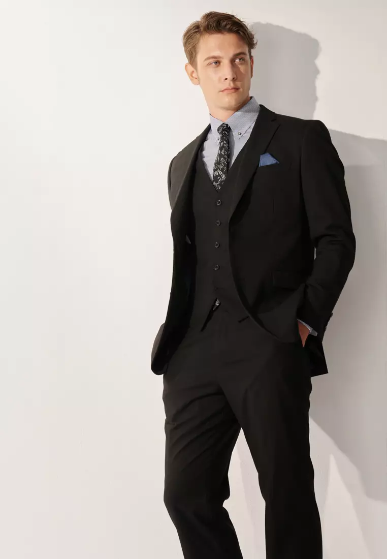 基本款黑色修身西裝外套