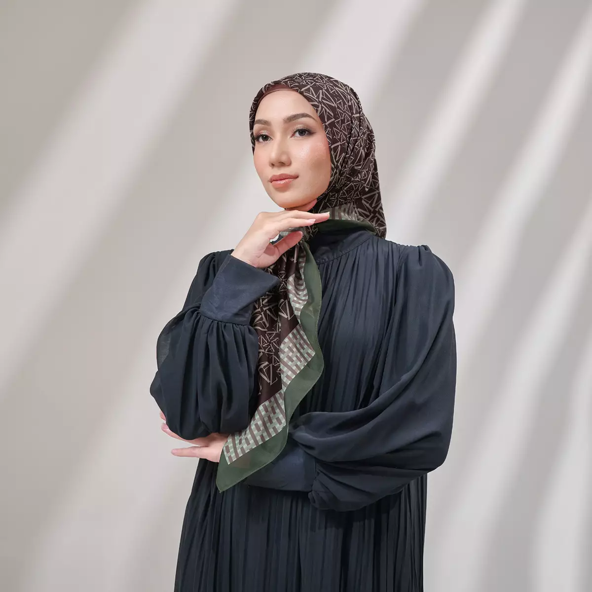 [INCLUDE HARD BOX] ZM Zaskia Mecca - Lambang Maroon Monogram Series Ultrafine Voal Scarf - Hijab Premium Square Motif Kerudung Segi Empat