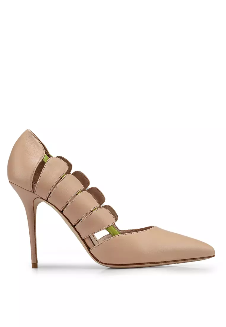 Discount on Manolo Blahnik  shoes - SKU: Hazra Fan Pointed-Toe Stiletto Pumps (Tr)