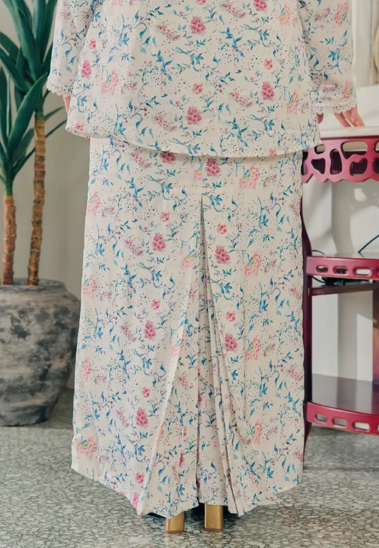 KURUNG KEMBOJA SET in Krim White