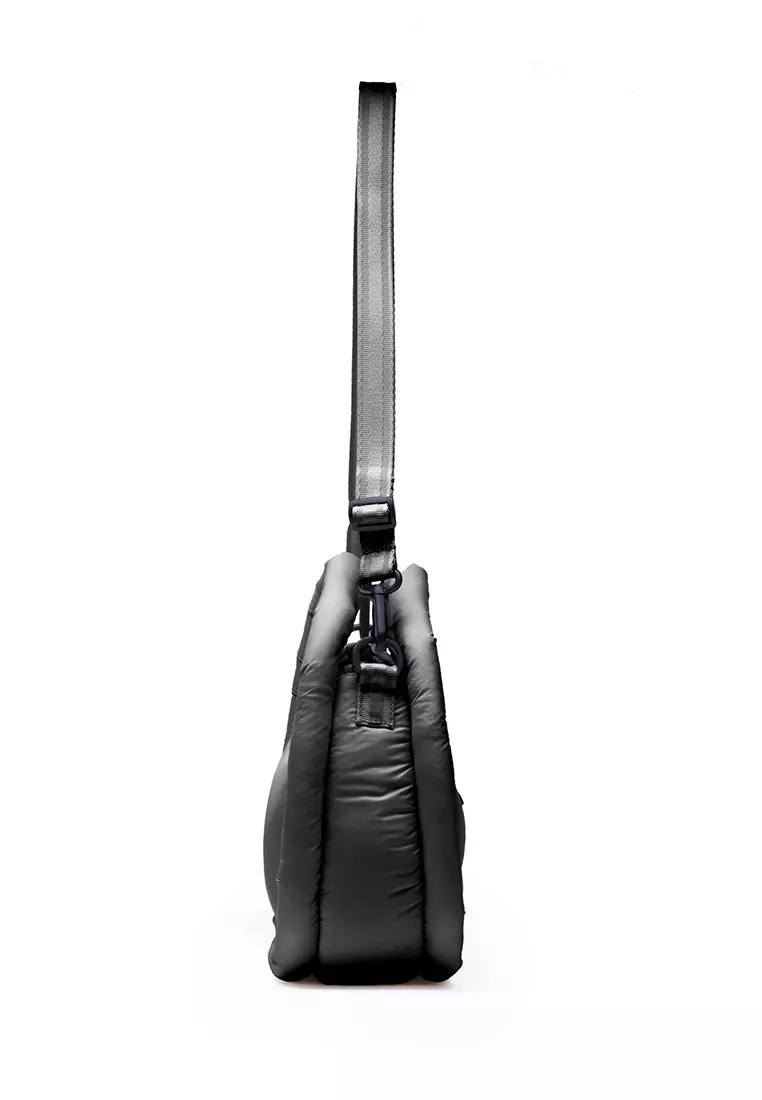 Buy Hunter Boots FRAMED PUFFER MIDI HOBO 2025 Online | ZALORA