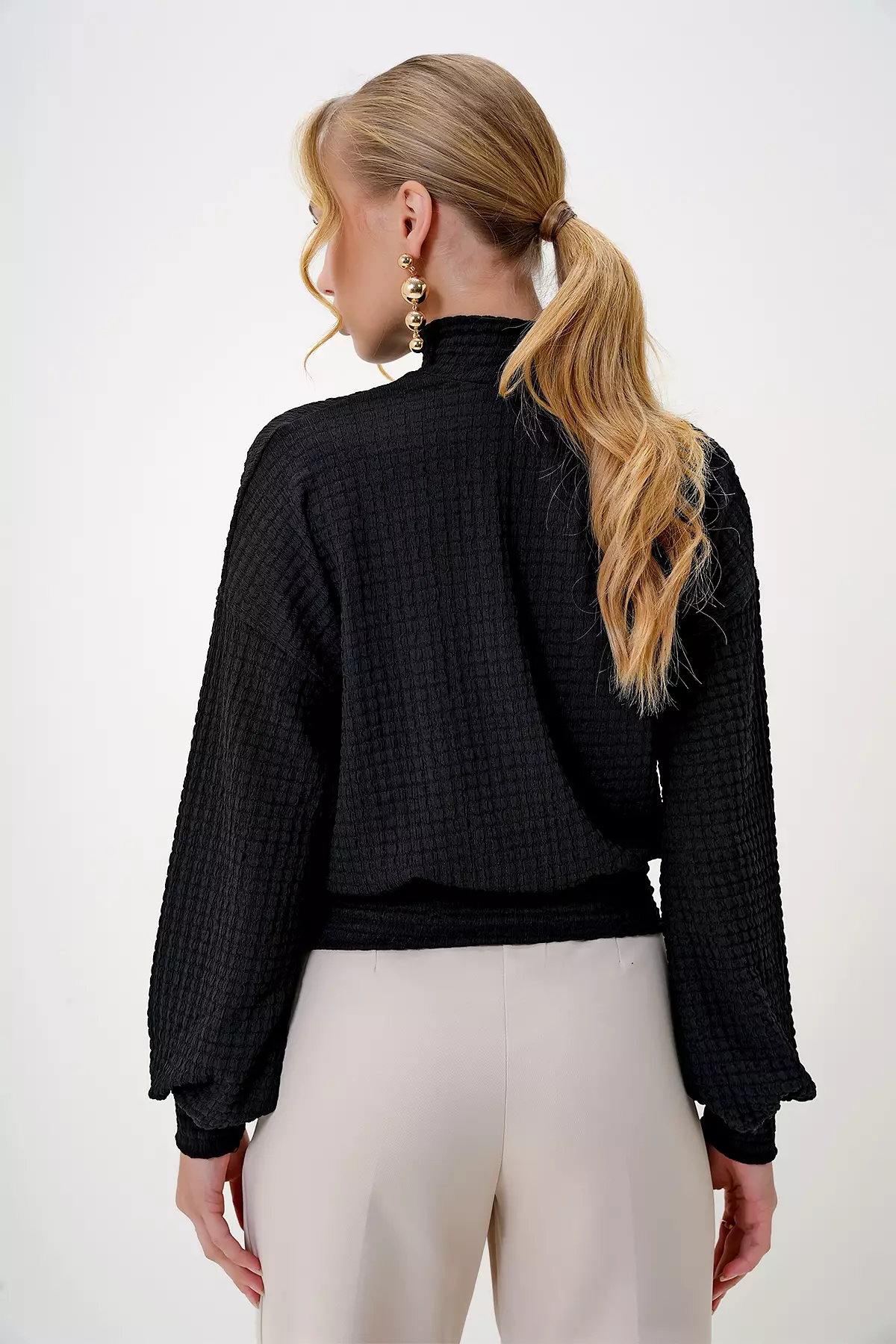 Women's Black Half Turtleneck Seersucker Fabric Crop Blouse Alc-X13124