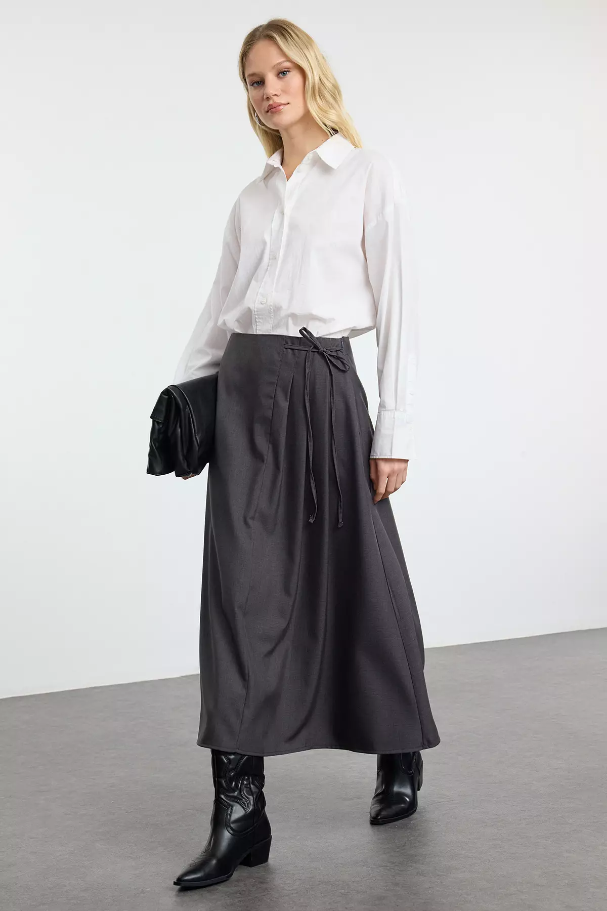 MODEST Pleat Detailed Skirt