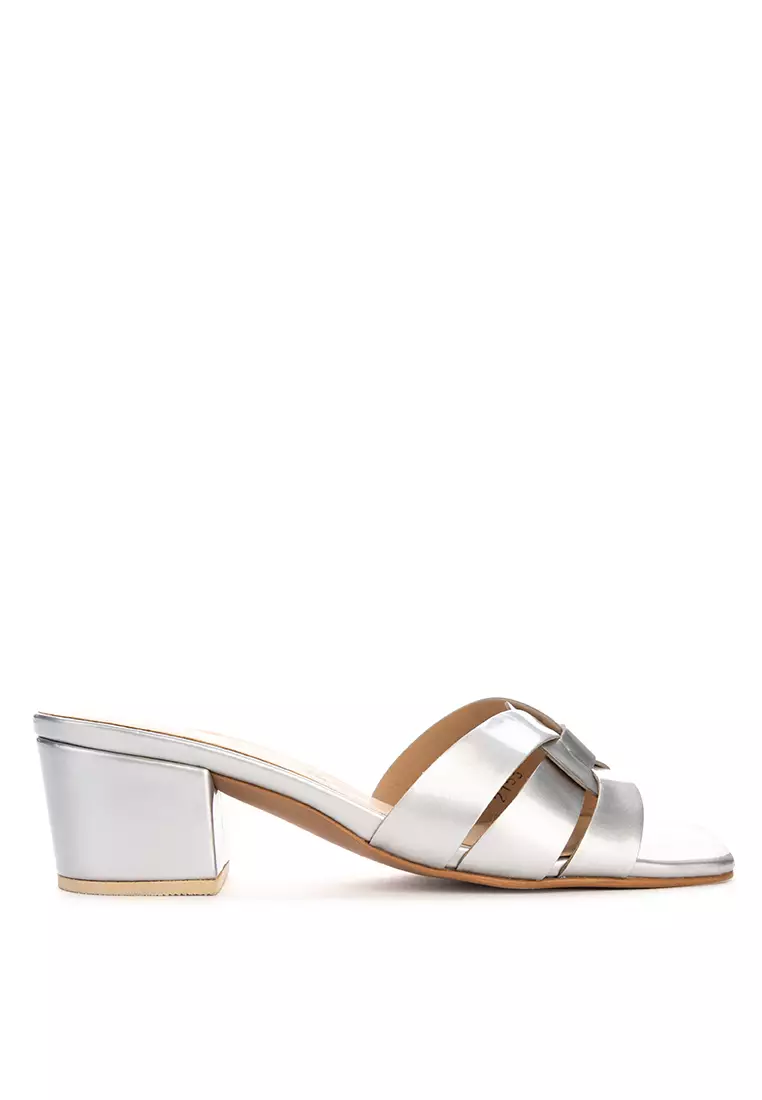 Discount on Carmelletes  shoes - SKU: Low-Heeled Slip On Sandals