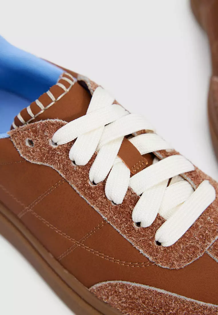 Round Toe Sneakers