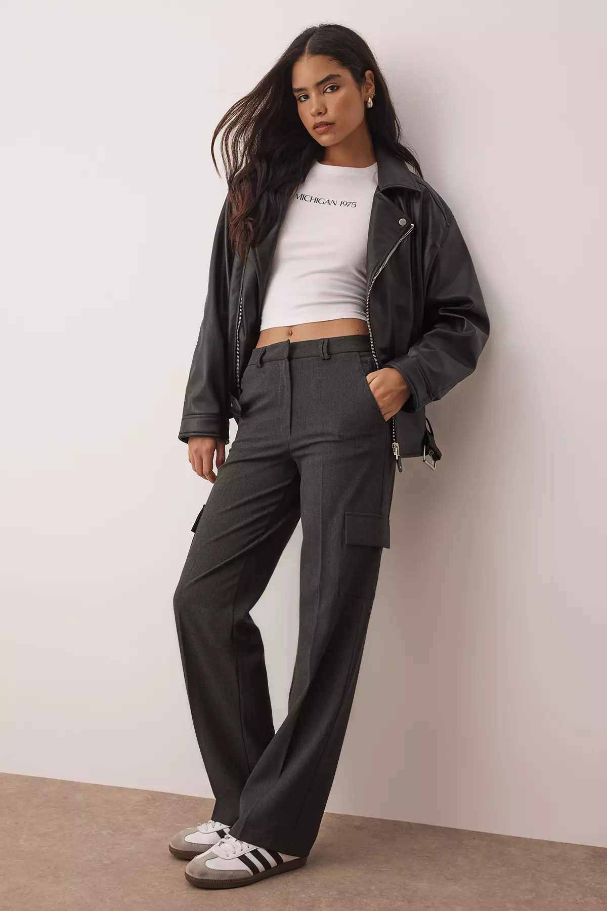 Gray Carrot Pattern Cargo Pocket Fabric Pants Twoaw26Pl00037