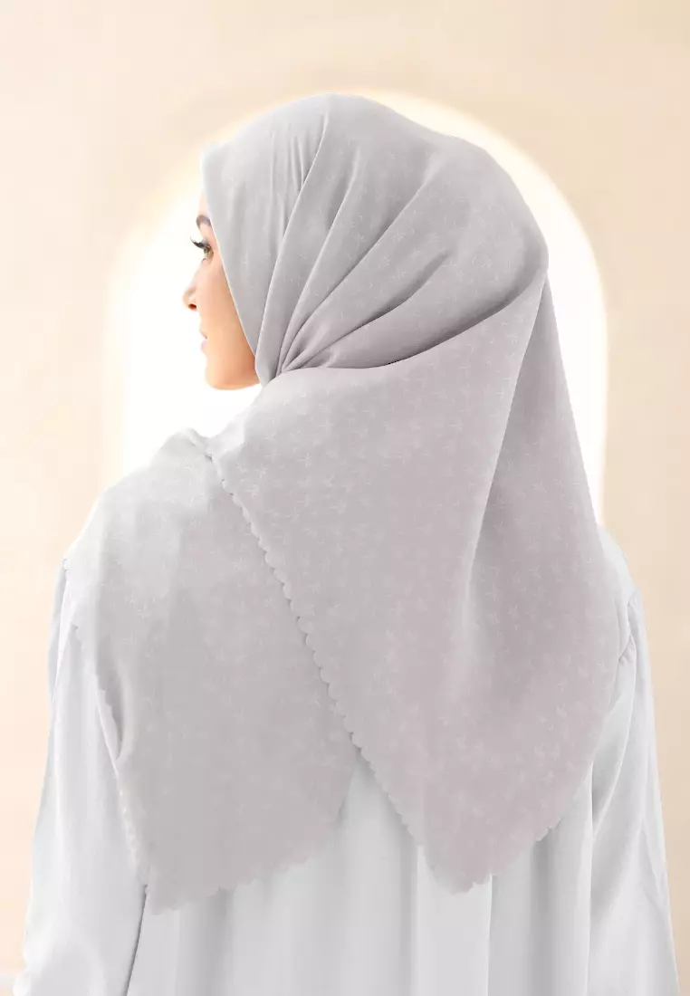 Rada Embossed Square | Hijab Polycotton Scarf Segiempat - Silver Ash