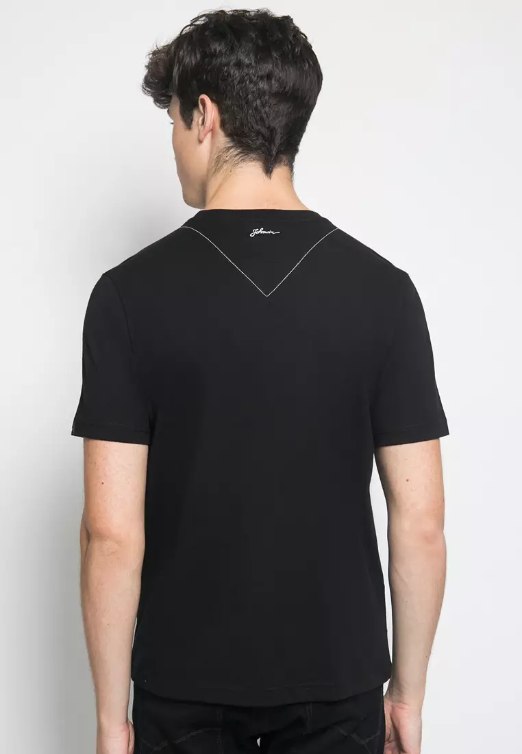 Johnwin Slim Fit - Kaos Casual Pria - Kaos Sablon - HItam