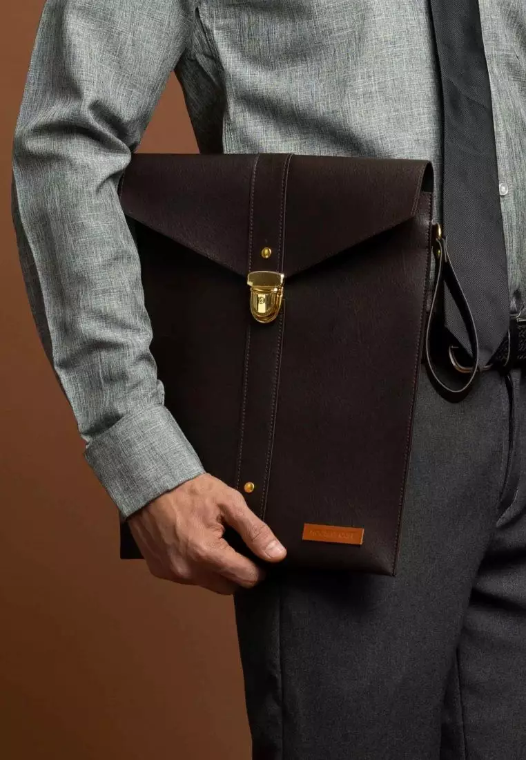 Houseofcuff Clutch Pria Tas Tangan Unisex Cokelat Tua Model Kancing