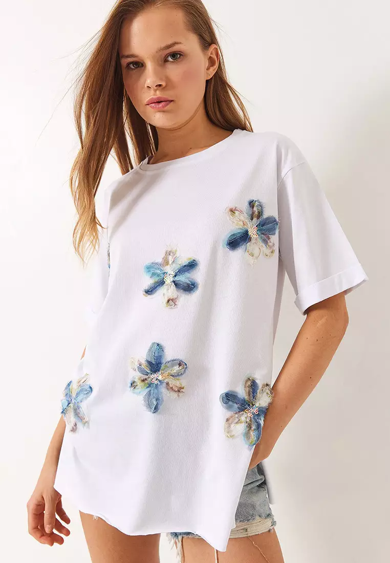 Women's Floral Embroidered Side Slit Loose Crew Neck T-Shirt 60283068