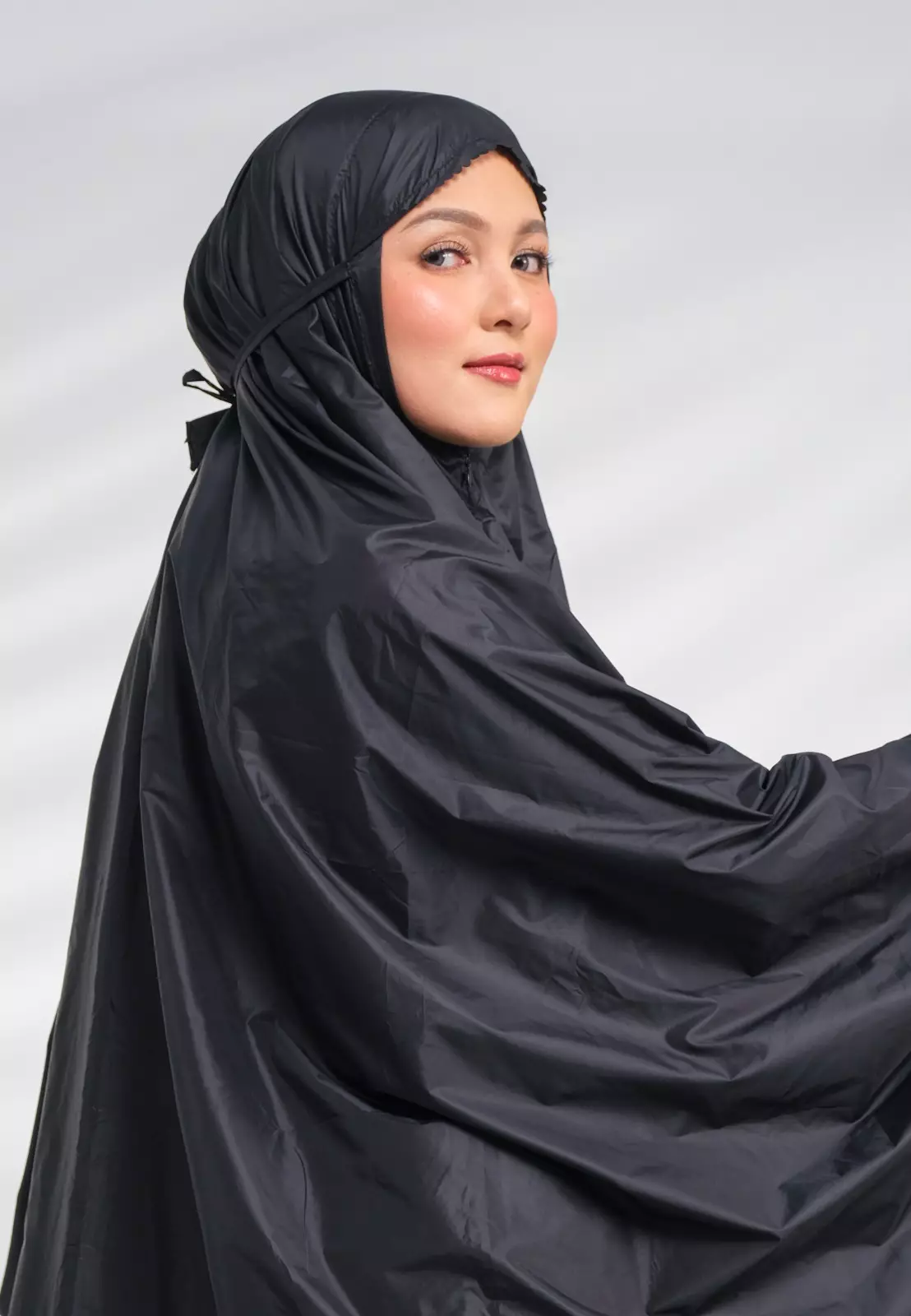 Devania Prayer Set Black - Mukena Dewasa Polos 2 in 1 - Bahan Parasut