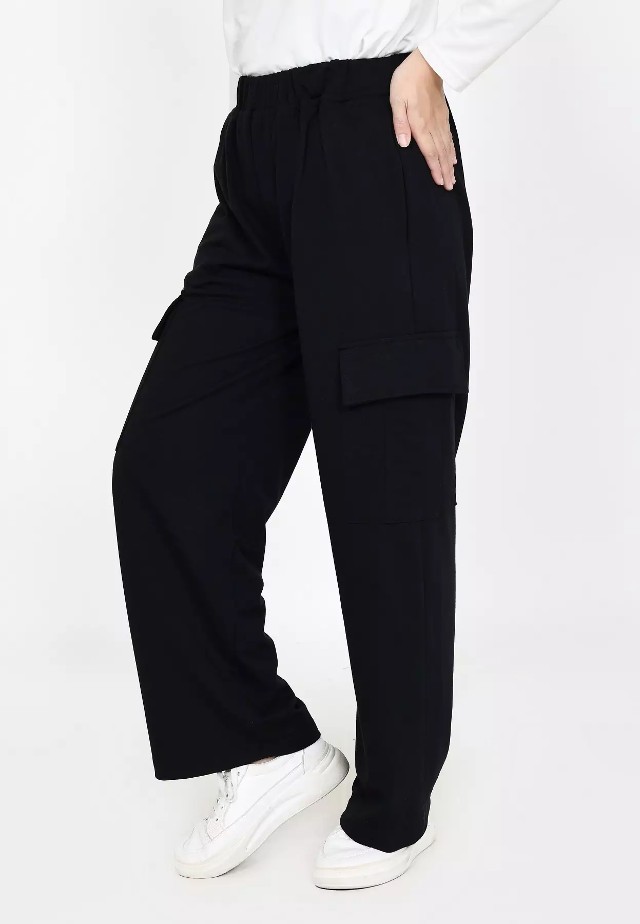 Kania Women Cargo Sweetpants [HITAM]