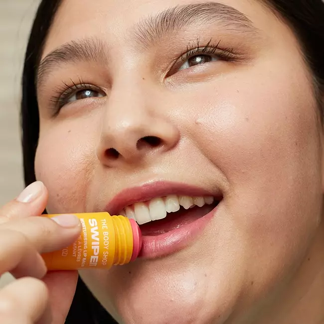 Jual The Body Shop Swipe It Lip Balm Passionfruit 6gr Original 2024