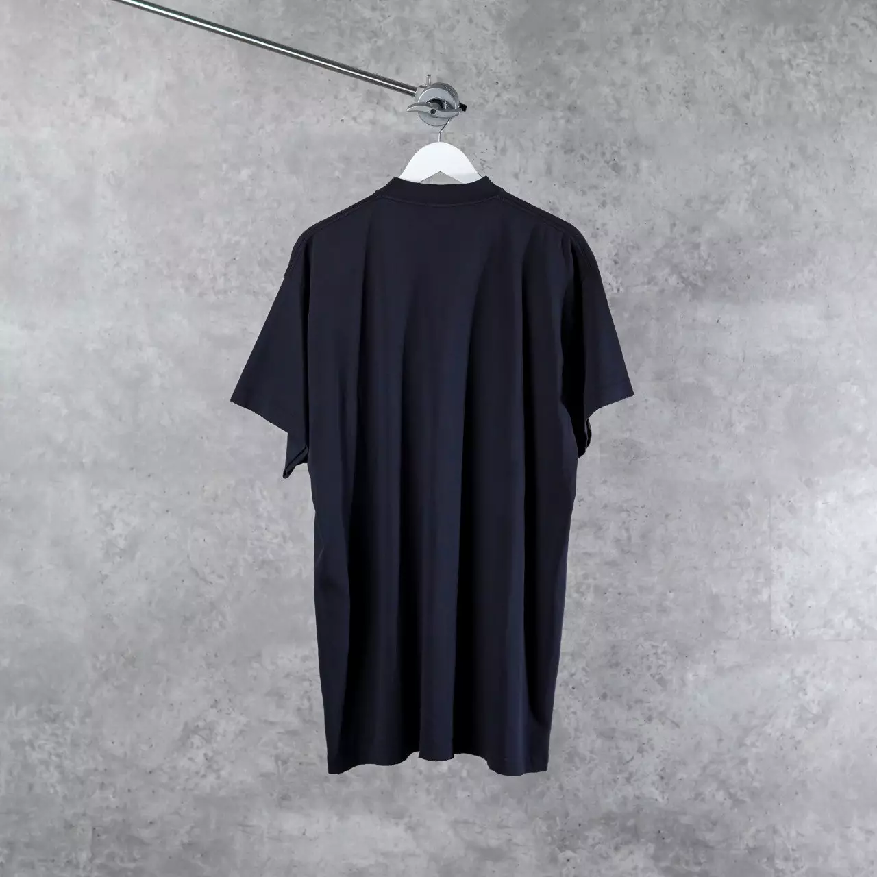 Kaos BALENCIAGA BE KIND LOGO BLACK TSHIRT 100% ORIGINAL