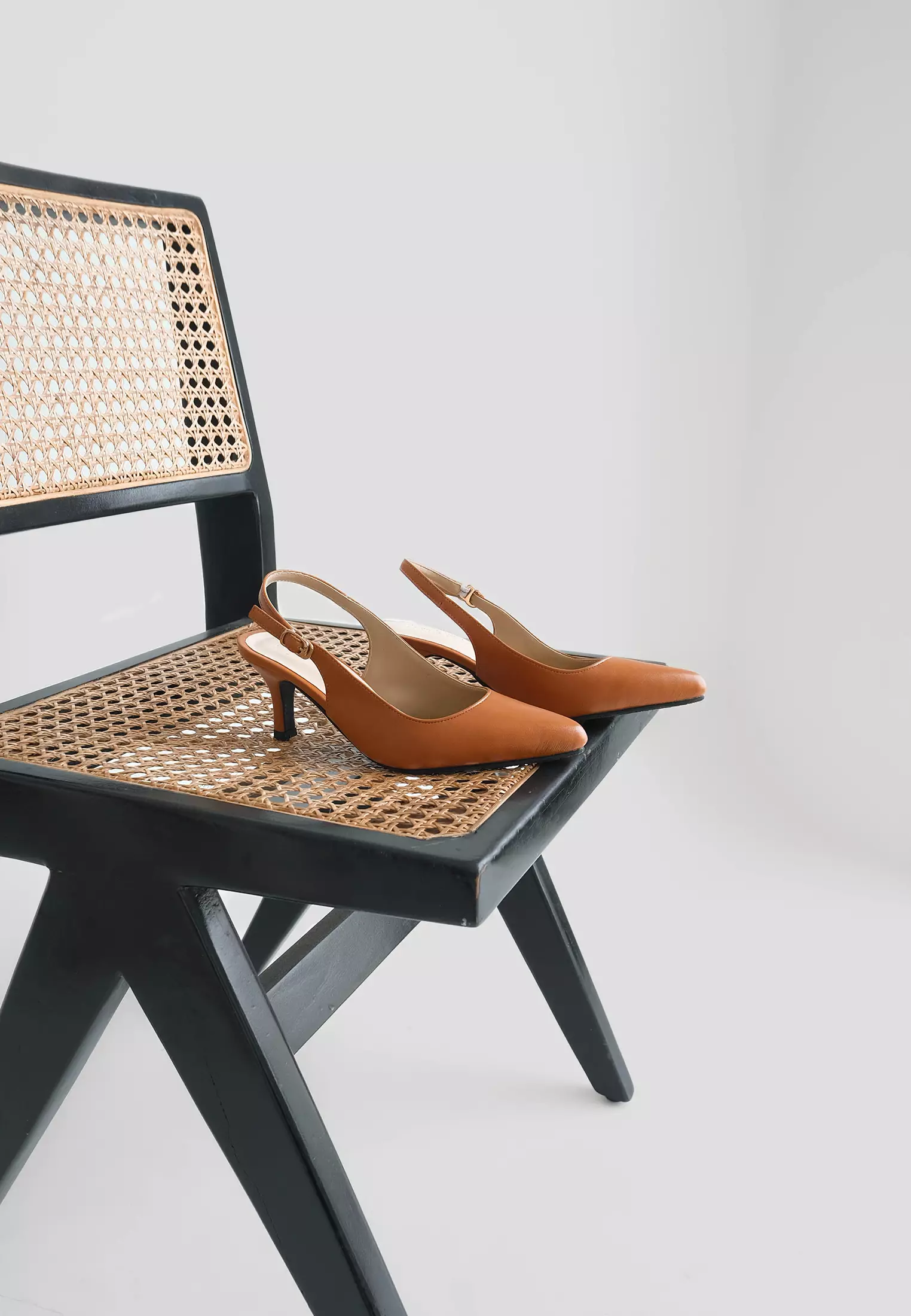 Claire Sepatu Slingback Wanita Stiletto Pointed Toe