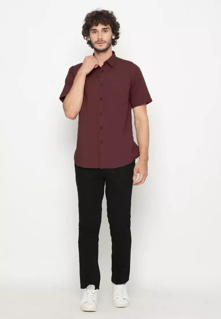 POLICE Kemeja Polos Basic Cotton Soft Maroon Regular Fit Pria