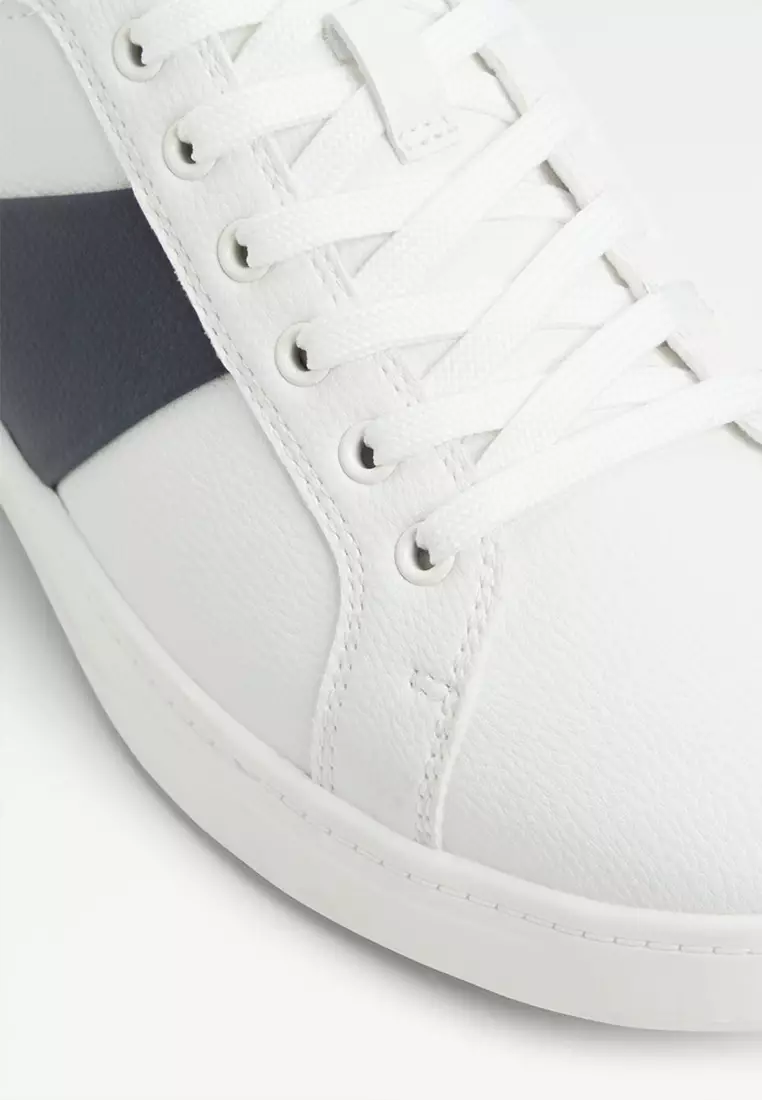 Ozzy Low-Top Sneakers