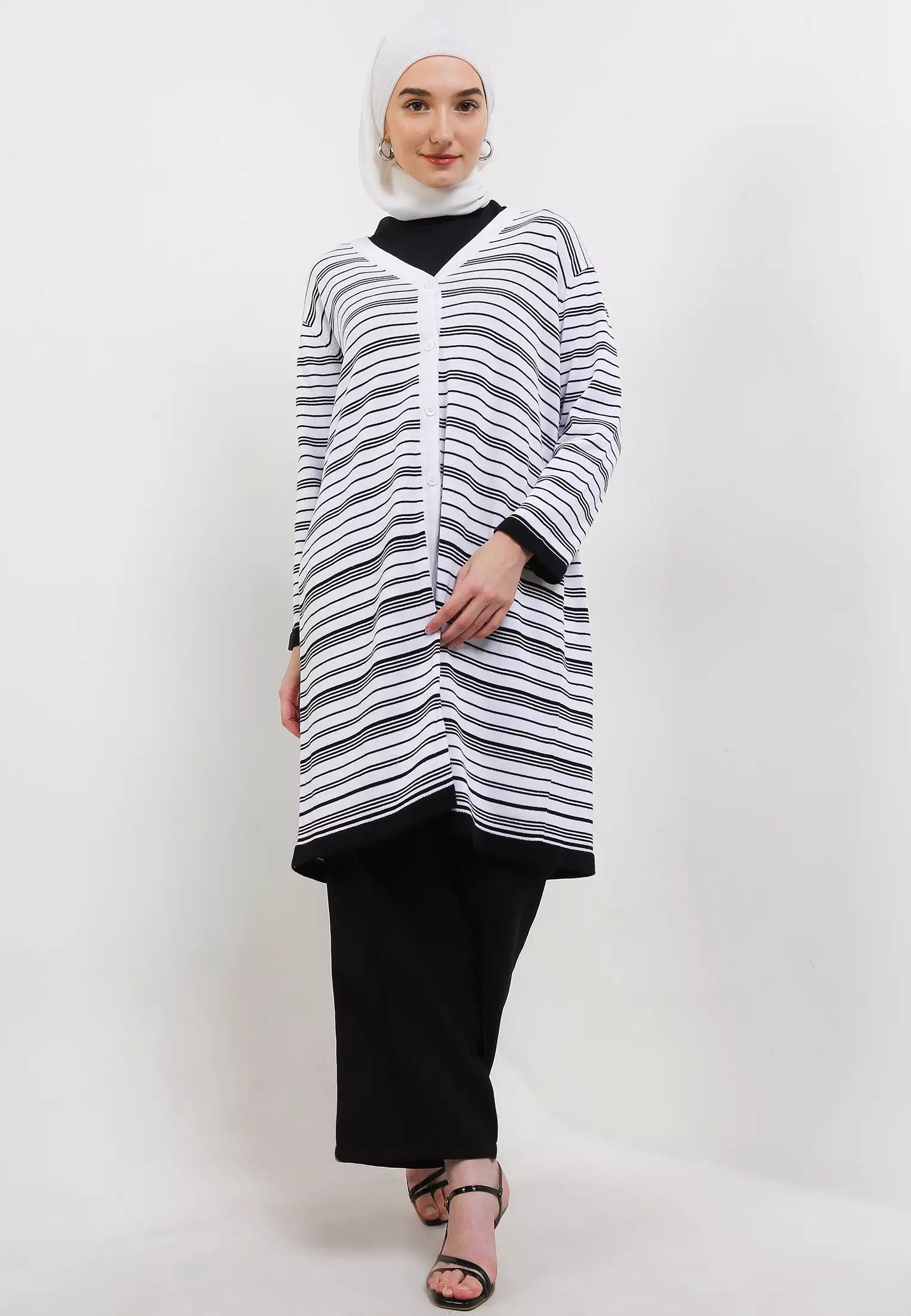 MFMW Rosateja Outer Cardigan Rajut Putih Motif Salur Hitam