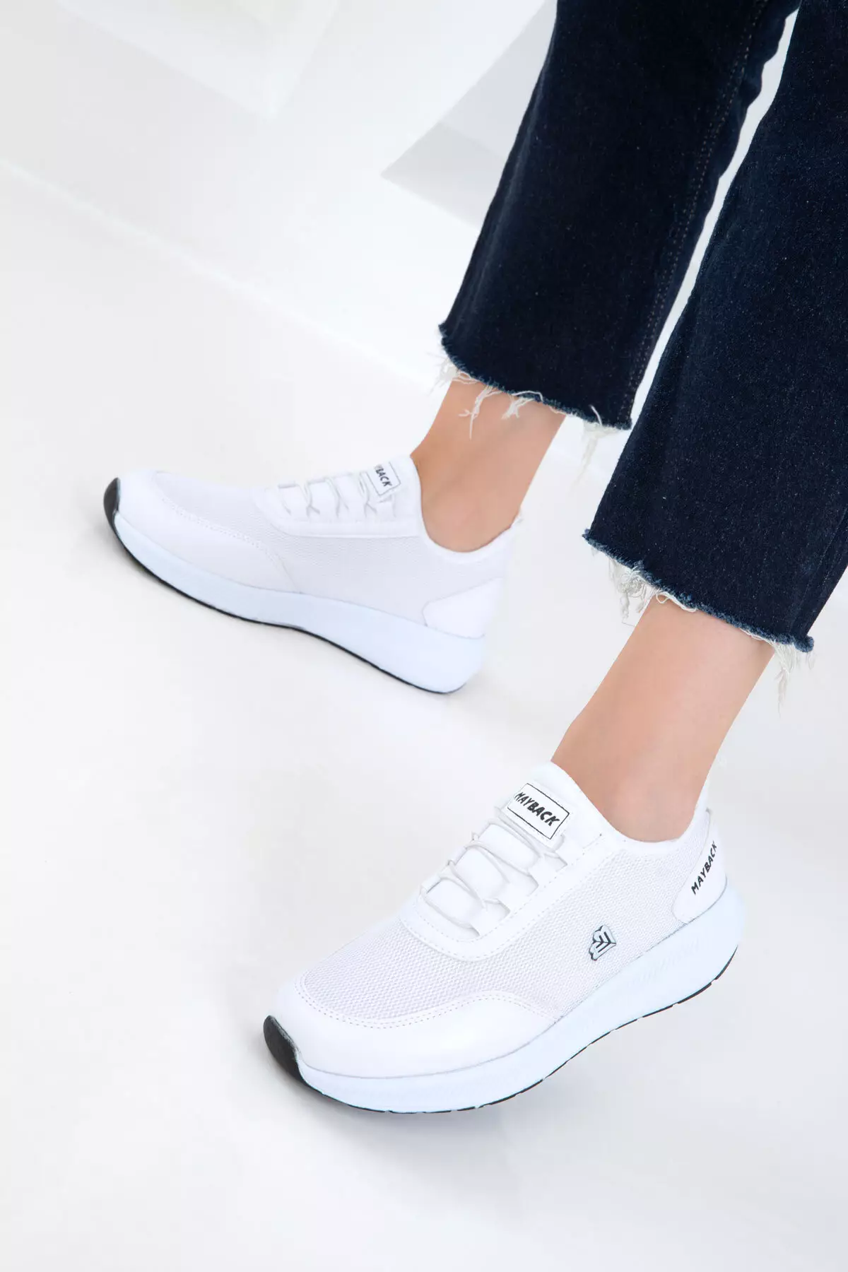 White-Black Women's Sneaker 20779