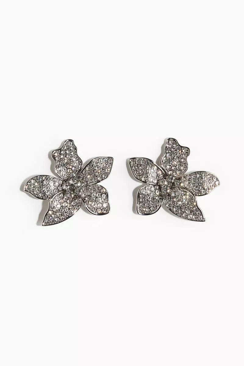 Flower-shaped earrings