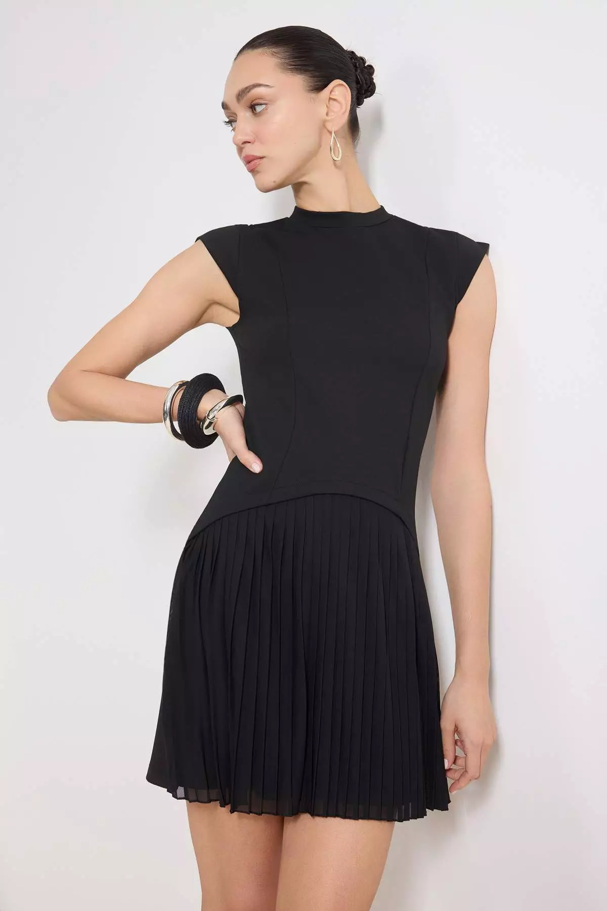 Black Plain Skater Crew Neck Low Shoulder Sleeveless Mini Interlock A Lined Knitted Dress Twoss26El147