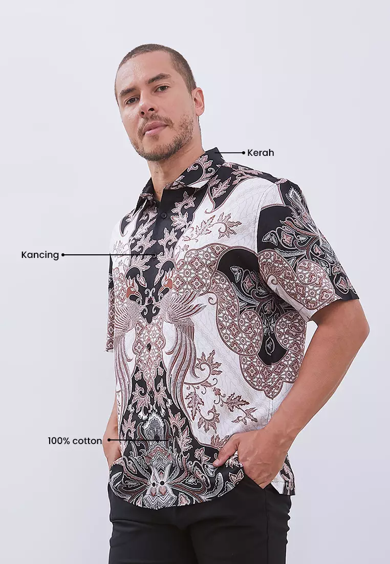 MANZONE - Kemeja Batik Lengan Pendek Pria Gajahmada Comfort Fit - Black Warna Black