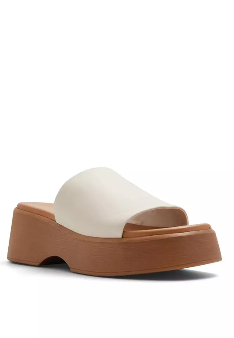 Yassu Wedge Sandals
