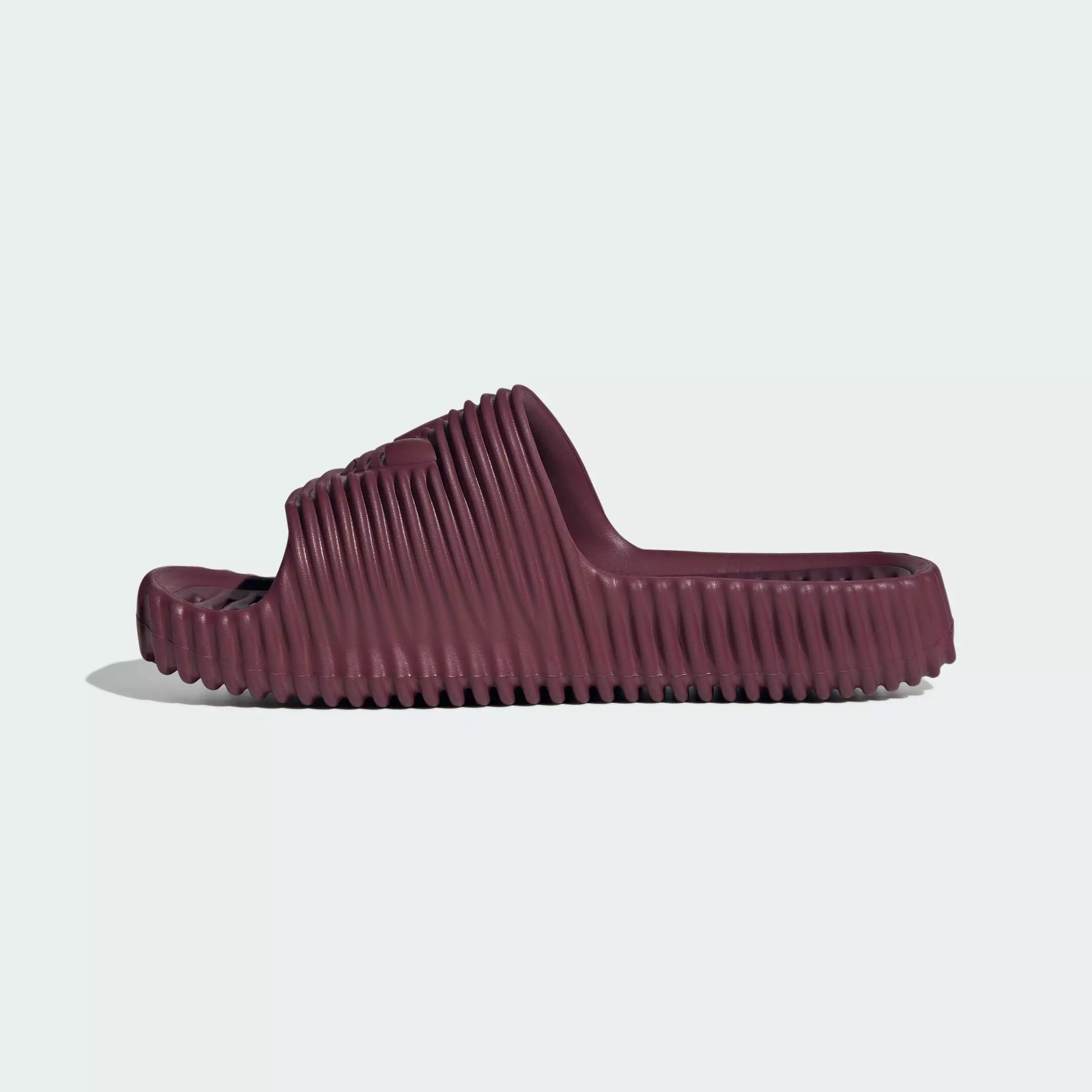 Lifestyle Adilette 25 Slides Unisex Burgundy JR3616
