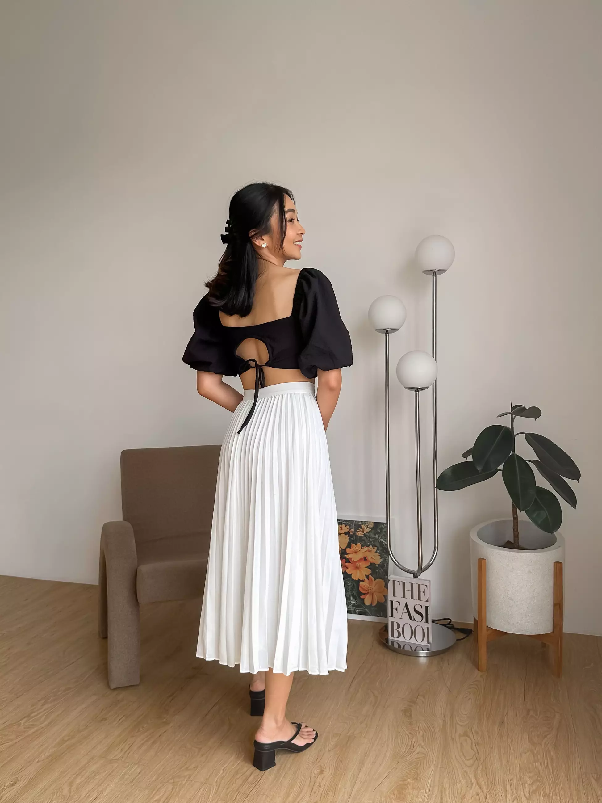 Elinie Pleated Midi Skirt