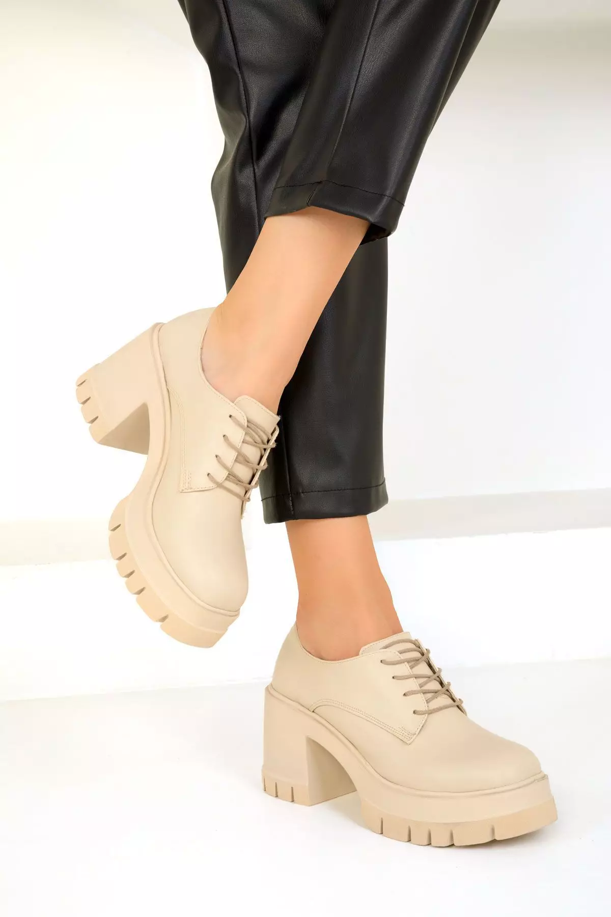 Discount on Soho  shoes - SKU: Lace Up Platform Low Block Heels