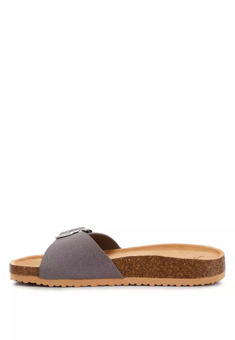 Sandal Slip-On Tali Gesper Abu-abu
