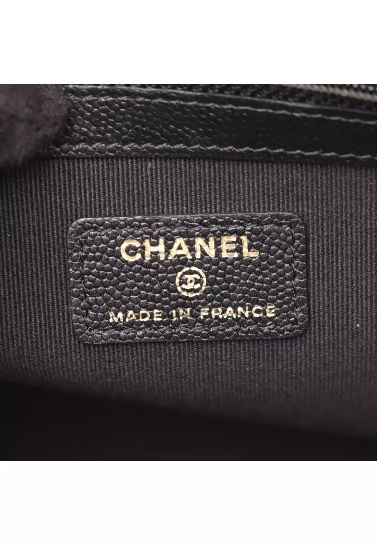 Pre-Loved Chanel matelasse Clutch bag Caviar skin black gold hardware