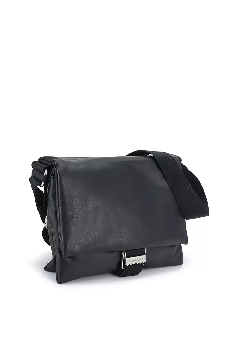 Calvin klein clearance leather messenger bag