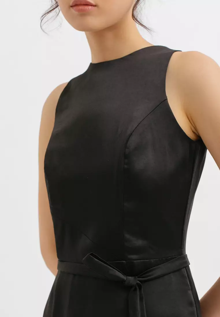 Halter Neck Tied Midi Dress in Black