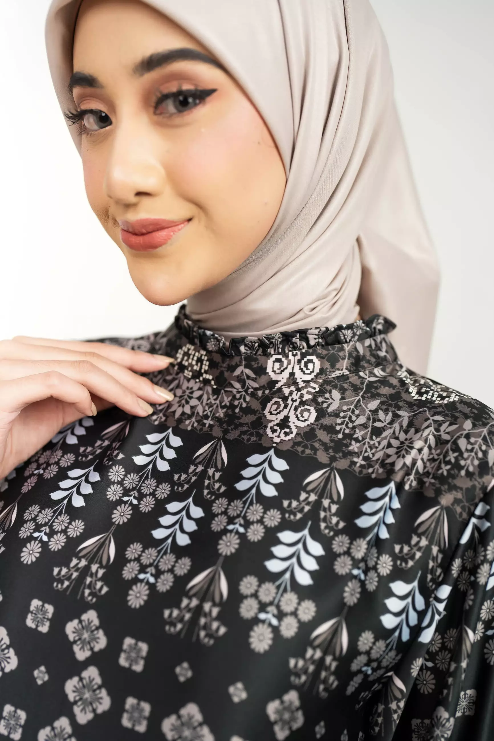 Maglia Hitam Gamis Wanita