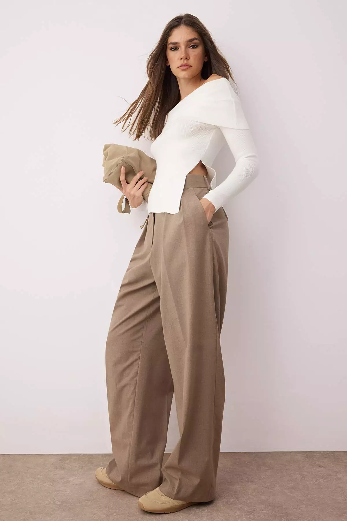 Ecru Premium Yarn/Special Yarn Carmen Collar Knitwear Sweater