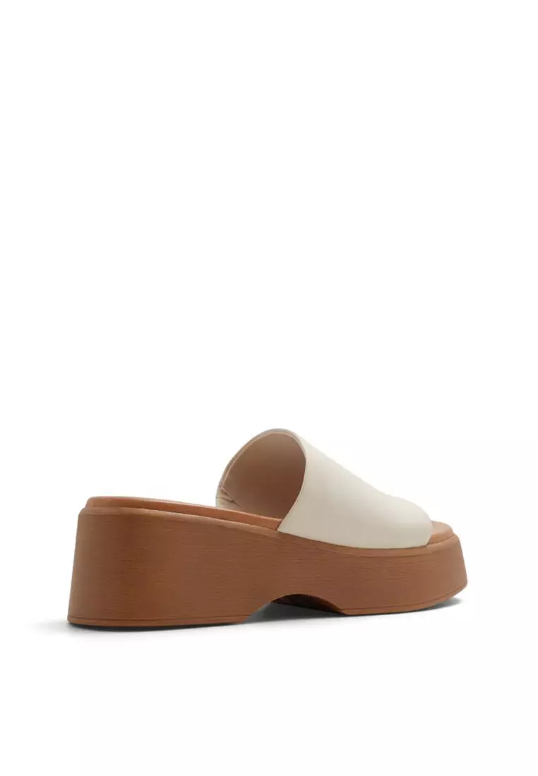 Yassu Wedge Sandals