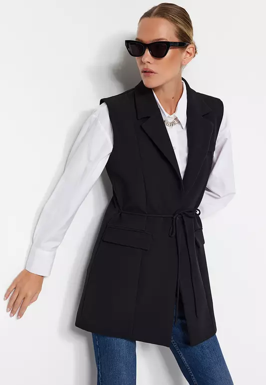 MODEST Collared Vest