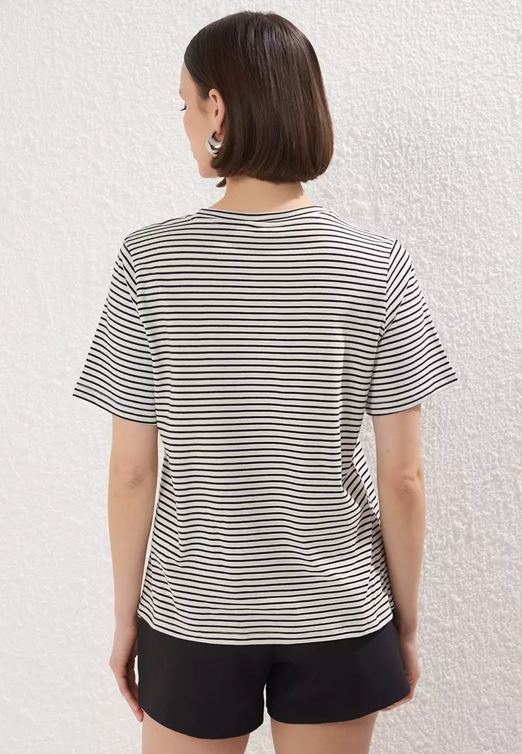 Black Heart Embroidered Regular Pattern Knitted T-Shirt TWOSS25TS00141