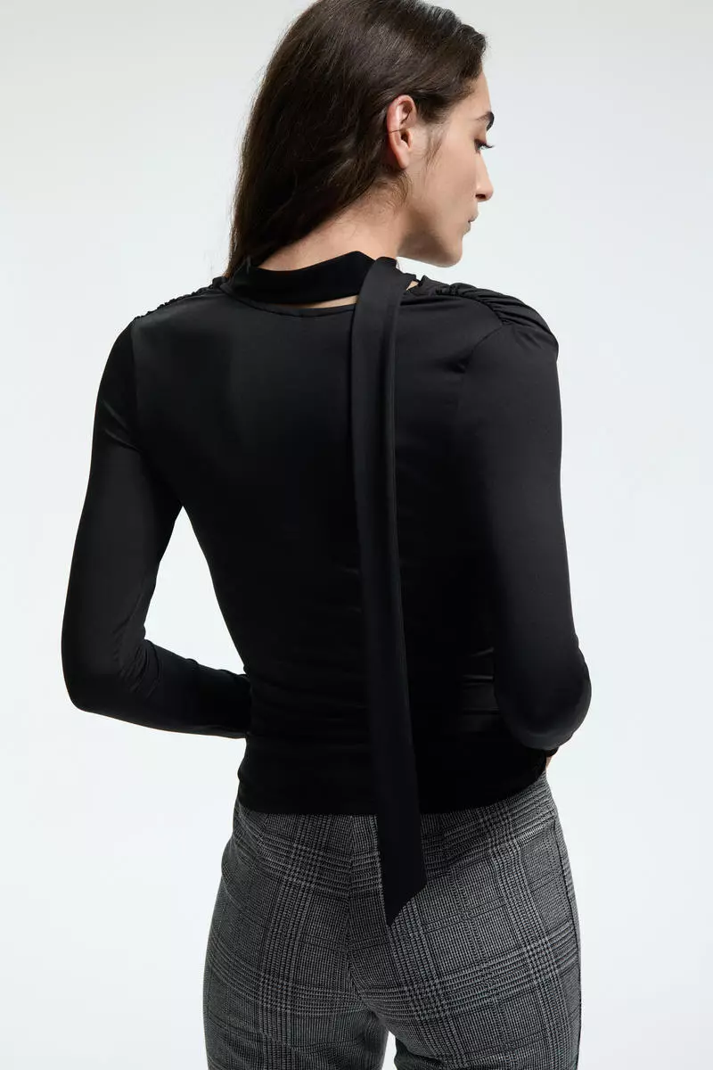 Scarf-detail top