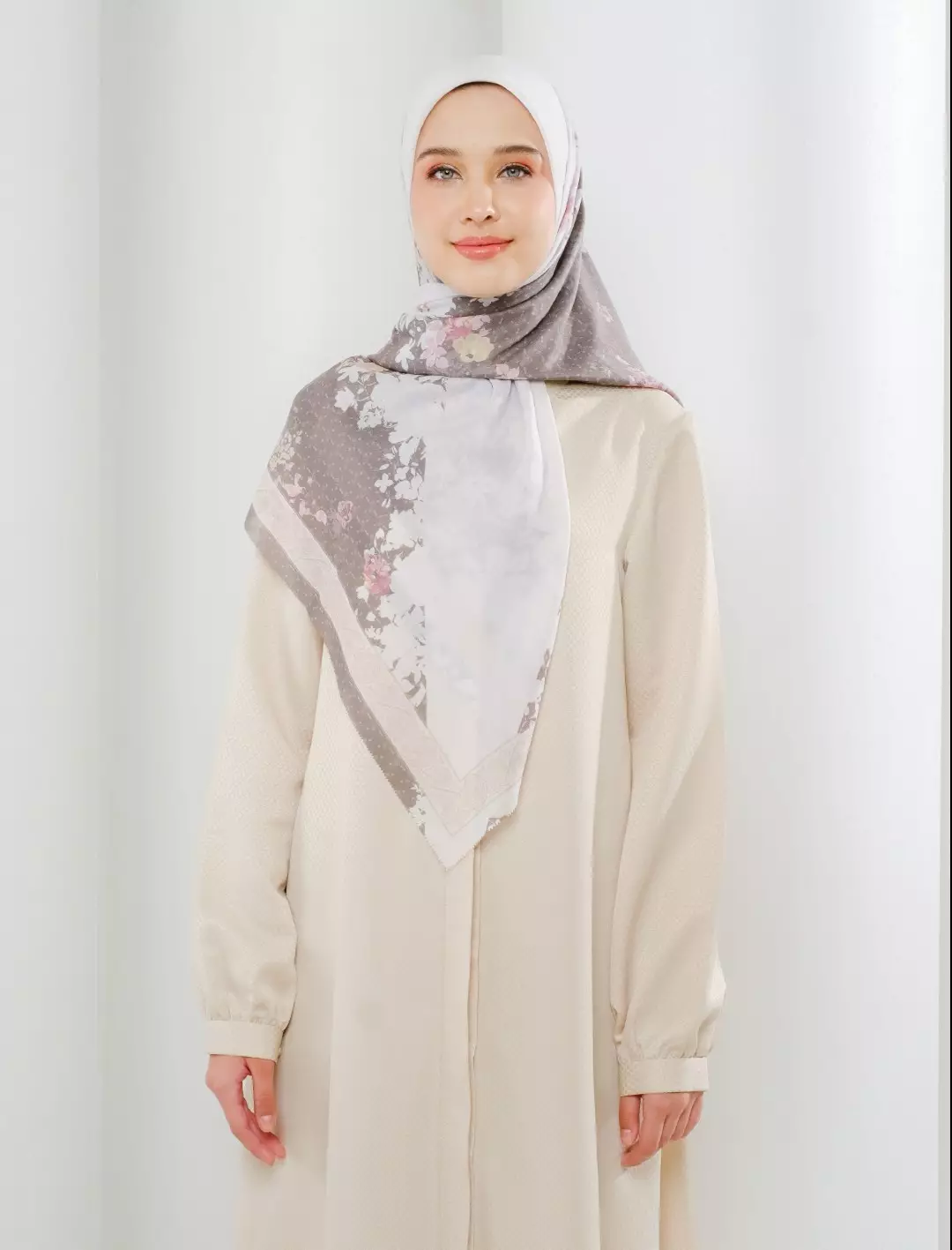 Linzy Printed Scarf Light Grey | Hijab Kerudung Segi Empat Motif