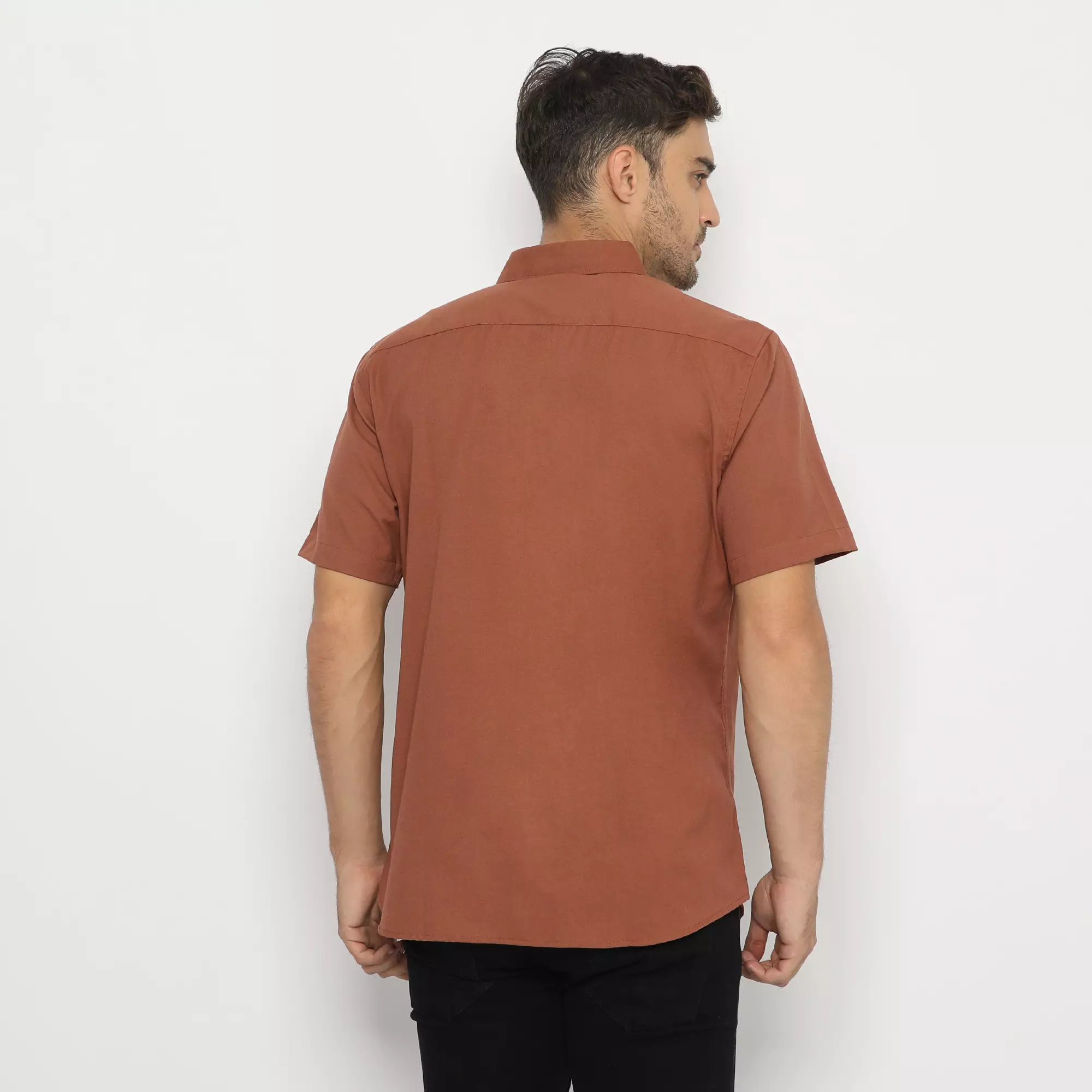 Platini Kemeja Pria Polos Lengan Pendek Katun Chambray Oxford 73319 Merah Bata