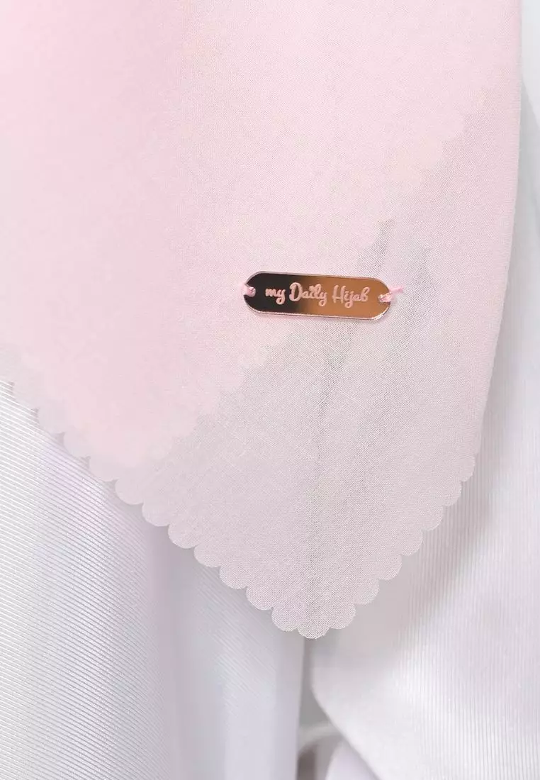 Hijab Segi Empat Voal Anabela Lasercut Baby Pink