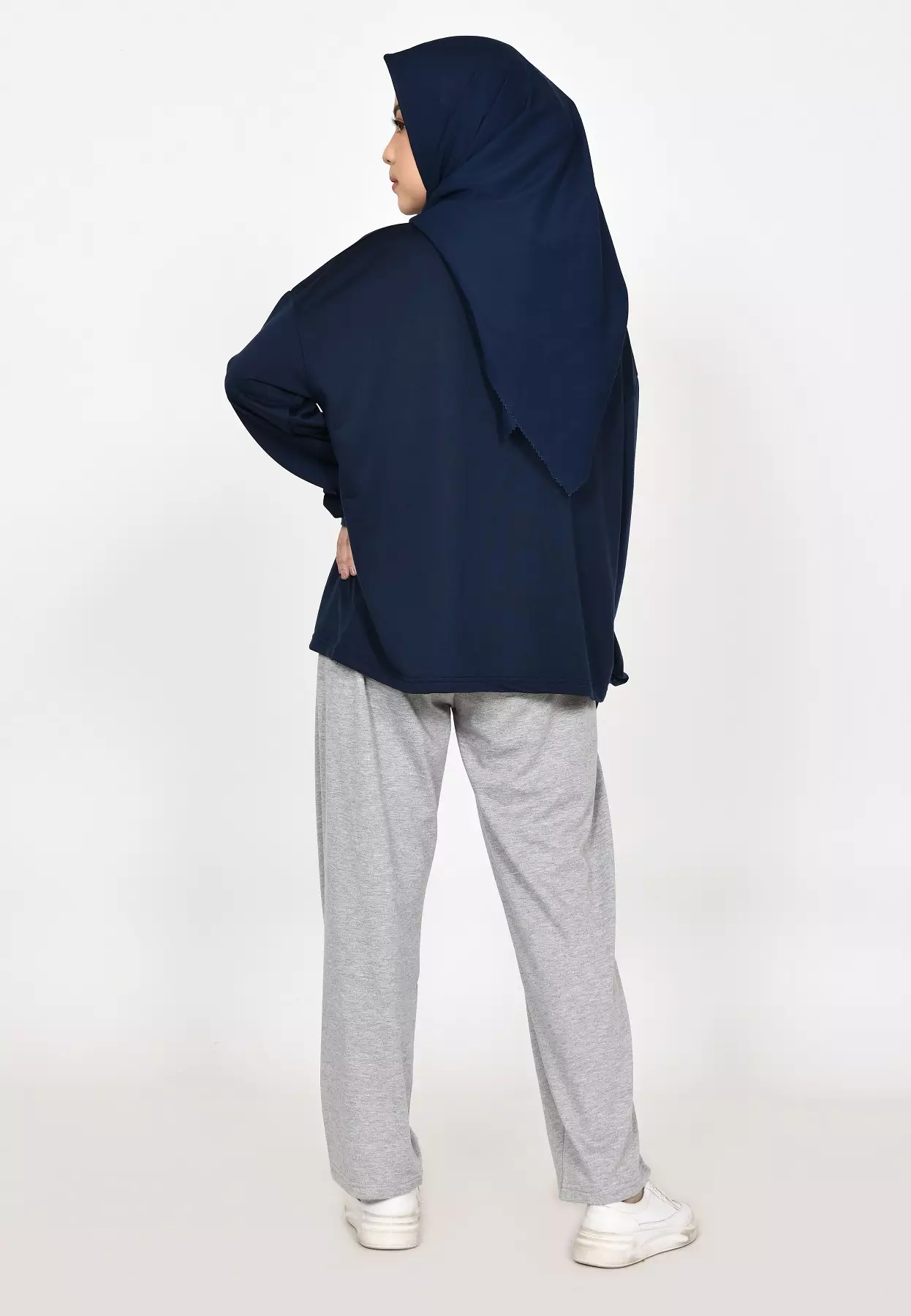 Setelan Training Alena 2