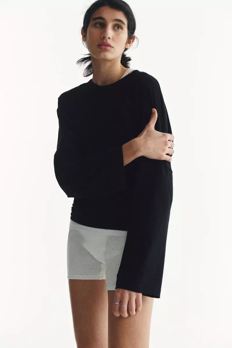 Long-sleeved cotton top