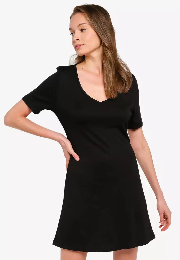 Black vneck tshirt dress top