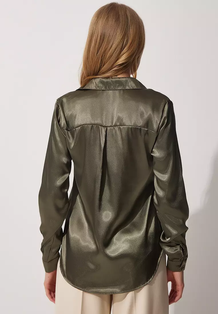 Slightly Flowing Satin Shirt